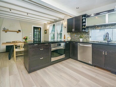 20 Oldwood Rd unit 1st Floor, Port Washington, NY 11050 - photo 5