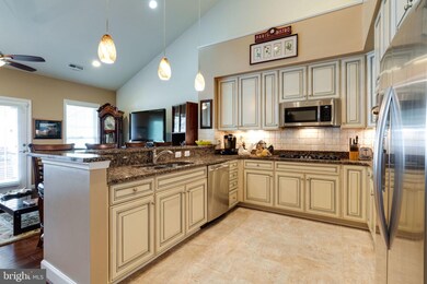 8416 Stargazer Lily Ct, Lorton, VA 22079 - photo 2