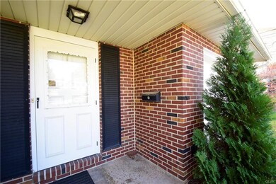 952 W Livingston St, Whitehall, PA 18052 - photo 2