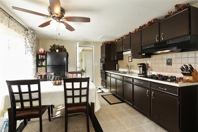 108 Ensenada Dr, Carpentersville, IL 60110 - photo 4