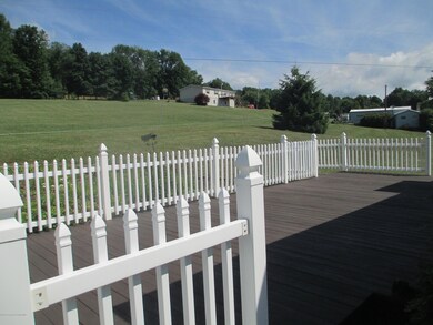 1823 Graveyard Hill Rd, Monroe Township, PA 18618 - photo 4