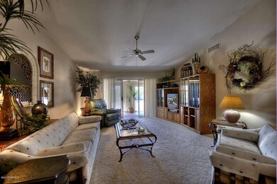 005_Living Room