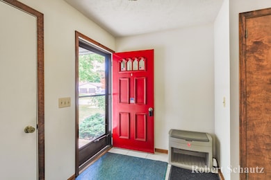 2202 Mapleton Entry