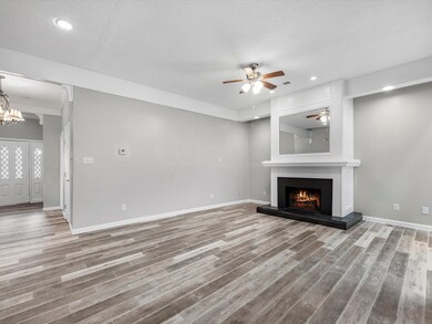 15 Bayou Pointe Dr, Houston, TX 77063 - photo 4