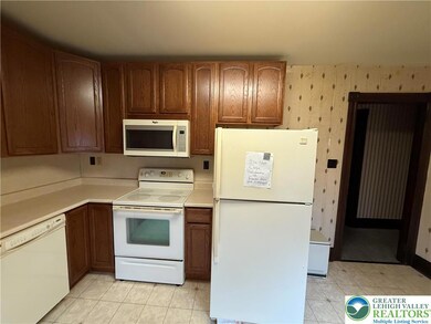 170 S Whitfield St unit Floor 2, Nazareth, PA 18064 - photo 5