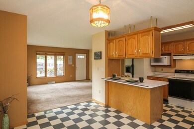 890 Valley View Dr, Cedar Rapids, IA 52403 - photo 5