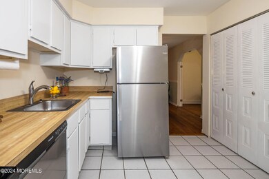 2102 Buckingham Cir, Middletown, NJ 07748 - photo 6