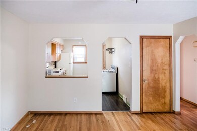 1534 Robindale St, Wickliffe, OH 44092 - photo 2