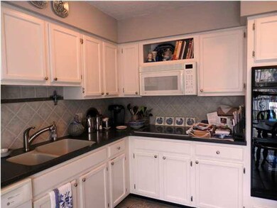 Large kitchen w/ newer double ovens.