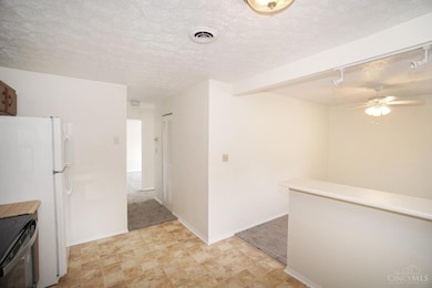 6602 Hearne Rd, Cincinnati, OH 45248 - photo 3