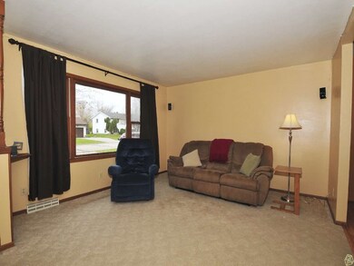 225 Lincoln St, Brooklyn, WI 53521 - photo 3