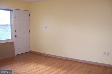 69 Outlook Ln, Levittown, PA 19055 - photo 4