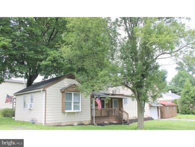 547 W Lawn Ave, Reading, PA 19609 - photo 3