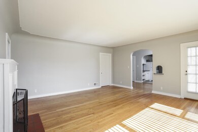 004-photo-living-room-6863990
