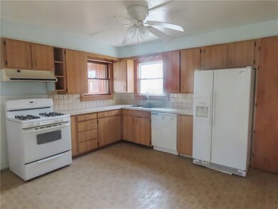 22 Myrtle Ave, Auburn, NY 13021 - photo 2