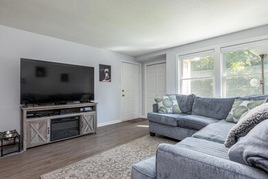 2 Colony Dr - W5 - 08