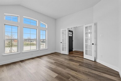 1402 Dry Creek Dr, Cleburne, TX 76033 - photo 2