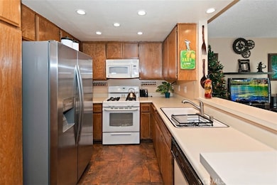 11350 Foothill Blvd unit 32, Sylmar, CA 91342 - photo 7