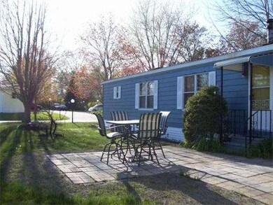 76 Lillian Ave, Seabrook, NH 03874 - photo 5