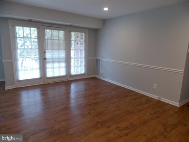 3890 Lyndhurst Dr unit 201, Fairfax, VA 22031 - photo 3