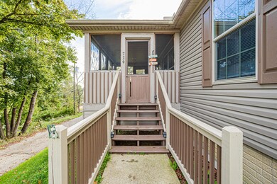 729 S 7th St Cambridge 43725 001