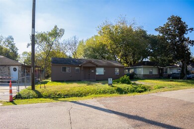5326 Wilmington St, Houston, TX 77033 - photo 2