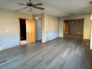 2801 E Douglas Ave, Des Moines, IA 50317 - photo 2