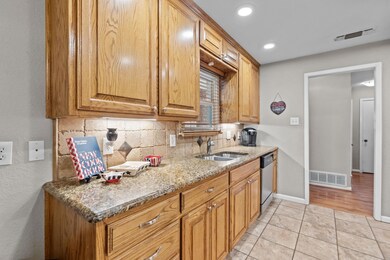 42 Shadowbrook Ln, Hurst, TX 76053 - photo 5