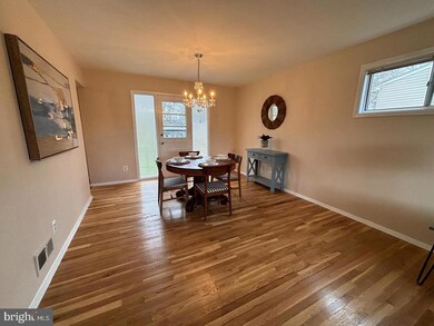 14122 Chadwick Ln, Rockville, MD 20853 - photo 3