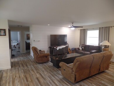 135 N Seminary St, Bloomfield, IN 47424 - photo 3