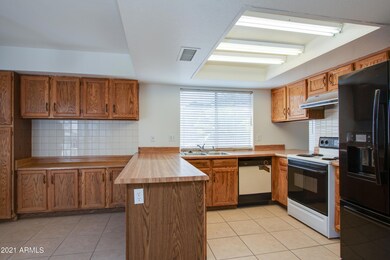 07 - Kitchen - 4428 W Sheridan