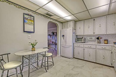 VINTAGE KITCHEN!
