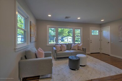06-LIVING ROOM