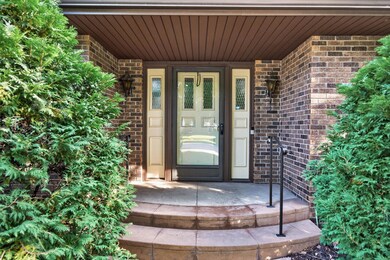 3925 Gresham Cir N, Saint Paul, MN 55128 - photo 2