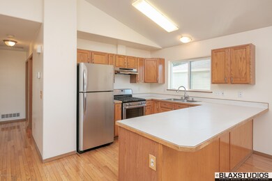 Kitchen with breakfast bar