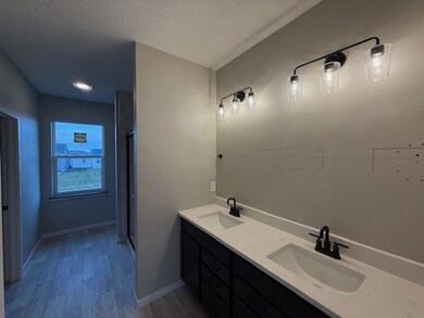 2819 Autumn Woods Dr, Cedar Falls, IA 50613 - photo 2