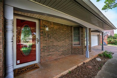 7121 N Comanche Ave, Warr Acres, OK 73132 - photo 3