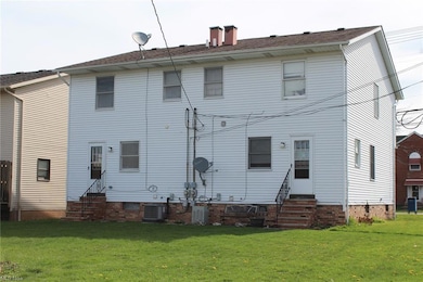 Rear view. Back yard