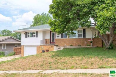 2416 Mansfield Dr, Des Moines, IA 50317 - photo 6