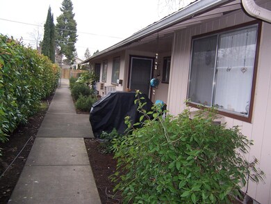 230 Cherry St, Central Point, OR 97502 - photo 2