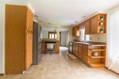 EAT IN KITCHEN MAIN FLOOR