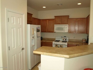 Kitchen & Breakfast Bar