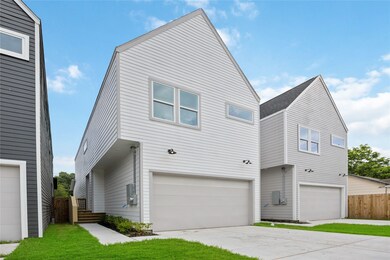 505 Neyland St unit B, Houston, TX 77022 - photo 3