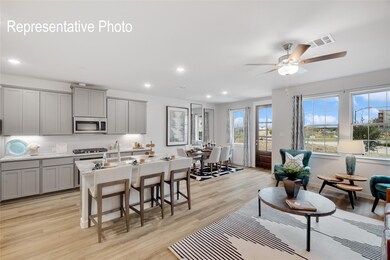 Kitchen with ceiling fan, light hardwood / wood-style floors, gray cabinets, and an island with sink