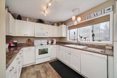 317 5th Ave unit 11, Manistee, MI 49660 - photo 4