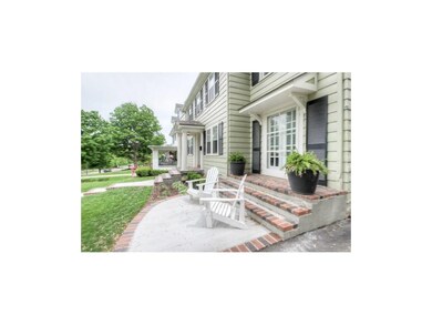 Sit out front and enjoy the fabulous neighborhood!