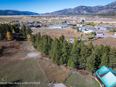 682 Overlook Cir, Alpine, WY 83128 - photo 4