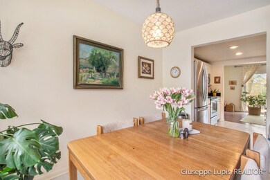 Dining/kitchen