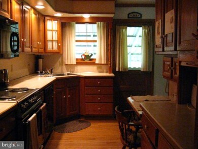 407 N Lehigh St, Tamaqua, PA 18252 - photo 4