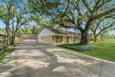 314 Coke Ln, Alvin, TX 77511 - photo 2